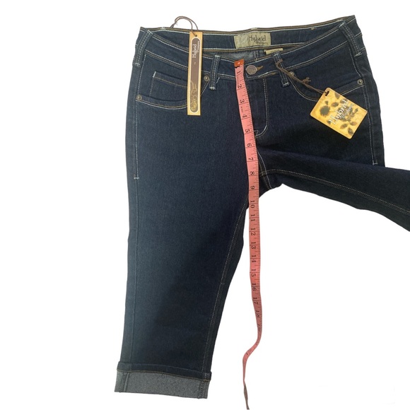 Hybrid & Company Stretchy Slim Fit Capri Jeans NWT - Size 7 - Picture 7 of 11